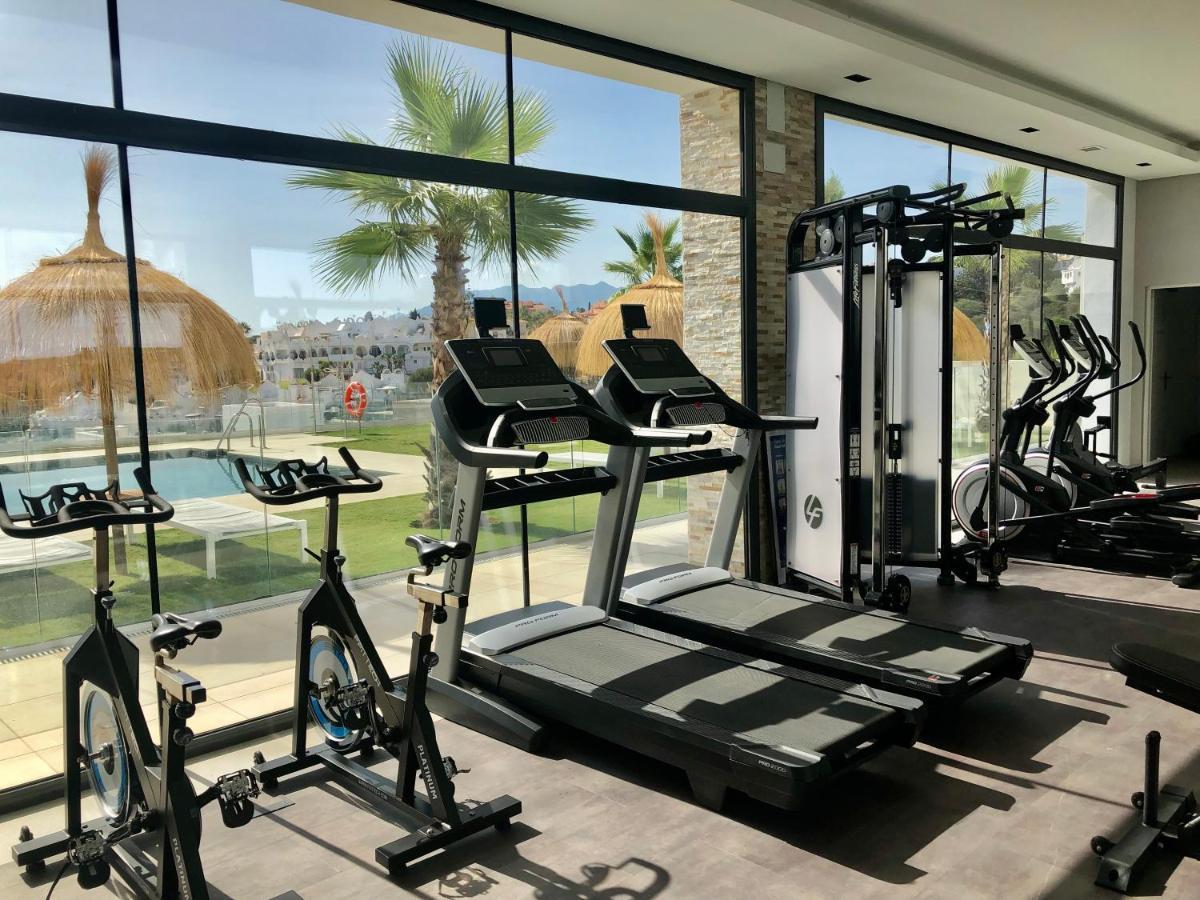 Modern Apartment In Front Of Cabopino Golf Marbella Exteriör bild
